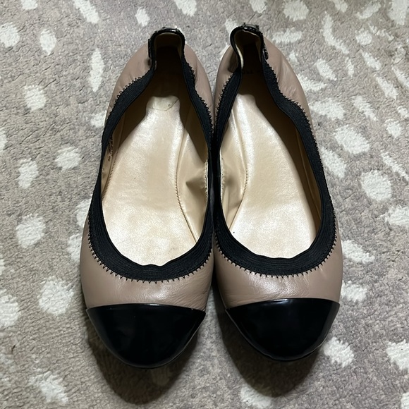 EUC COLE HAAN Women's Leather Cap Toe Ballet Flats, Size 8B - Picture 2 of 4
